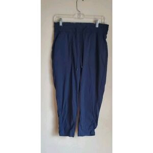 Lululemon Women's Size 8 Mid Rise Dance Studio Crop Pants 25" True Navy